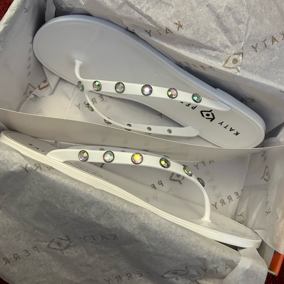 Katy Perry Sandals - Picture 6 of 7